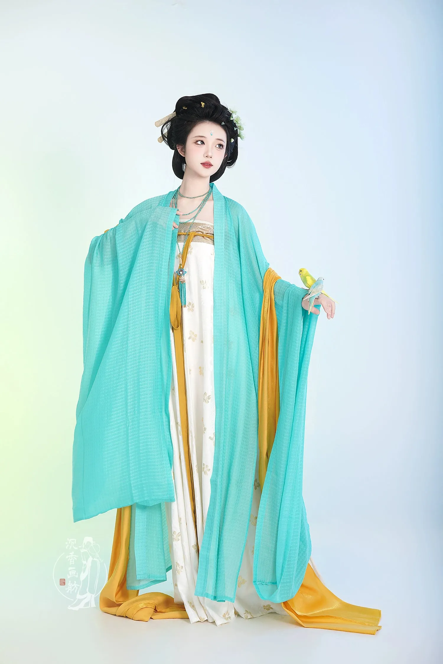 Historically Accurate Tang Dynasty Hanfu, Qixiong Ruqun, Weaving Gold (Preorder)