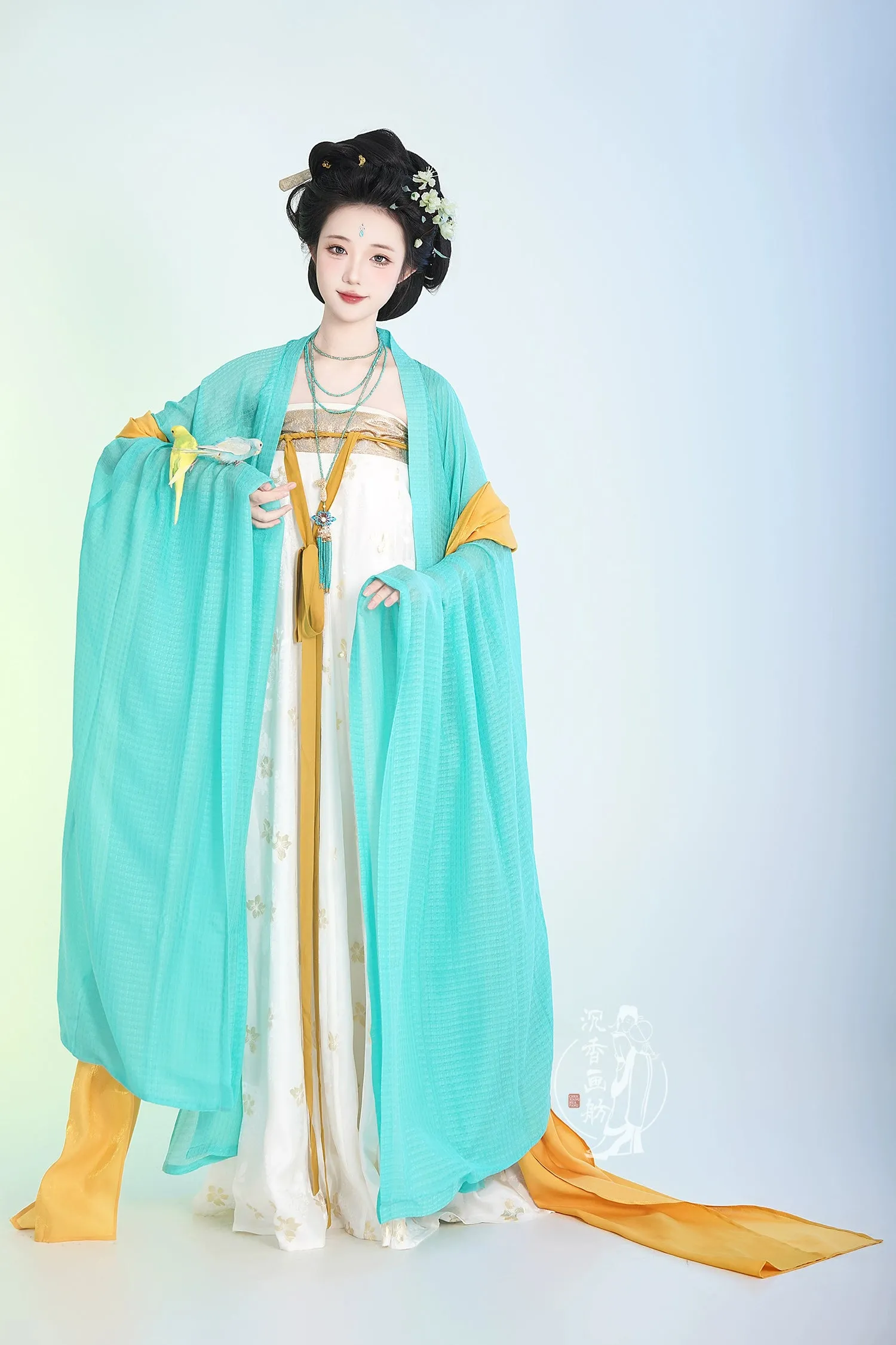 Historically Accurate Tang Dynasty Hanfu, Qixiong Ruqun, Weaving Gold (Preorder)