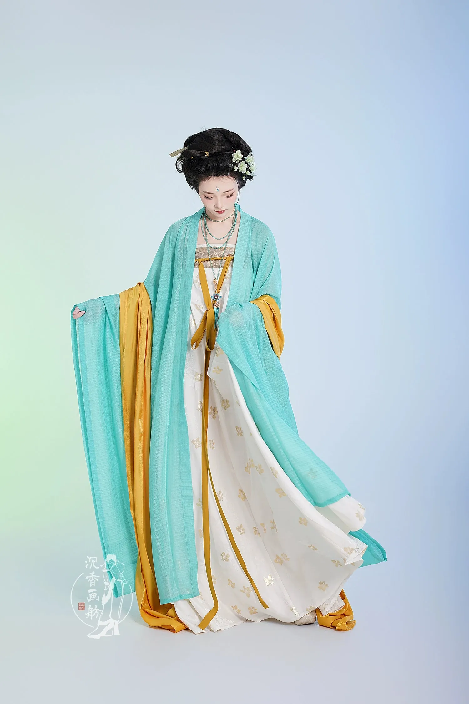 Historically Accurate Tang Dynasty Hanfu, Qixiong Ruqun, Weaving Gold (Preorder)