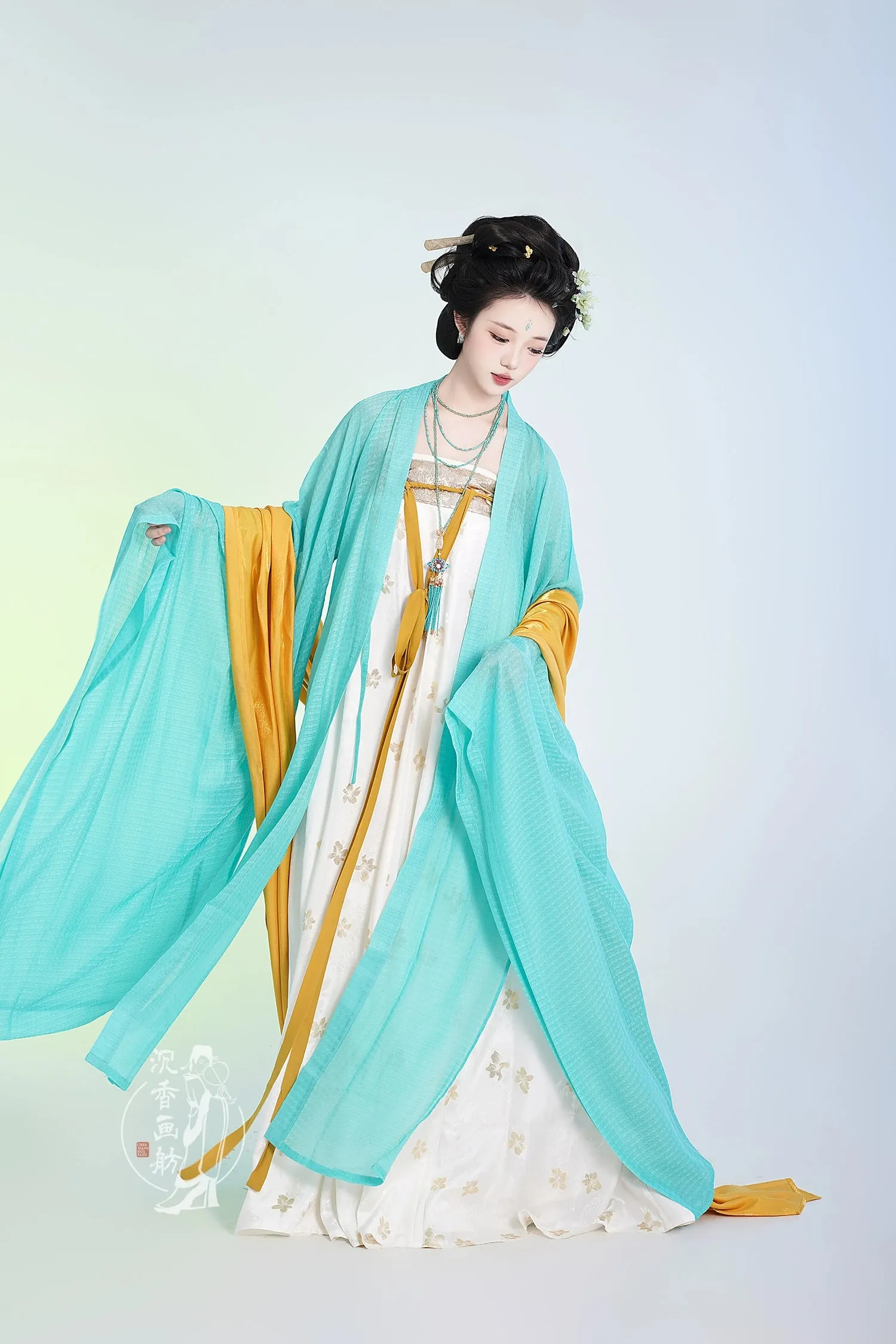 Historically Accurate Tang Dynasty Hanfu, Qixiong Ruqun, Weaving Gold (Preorder)